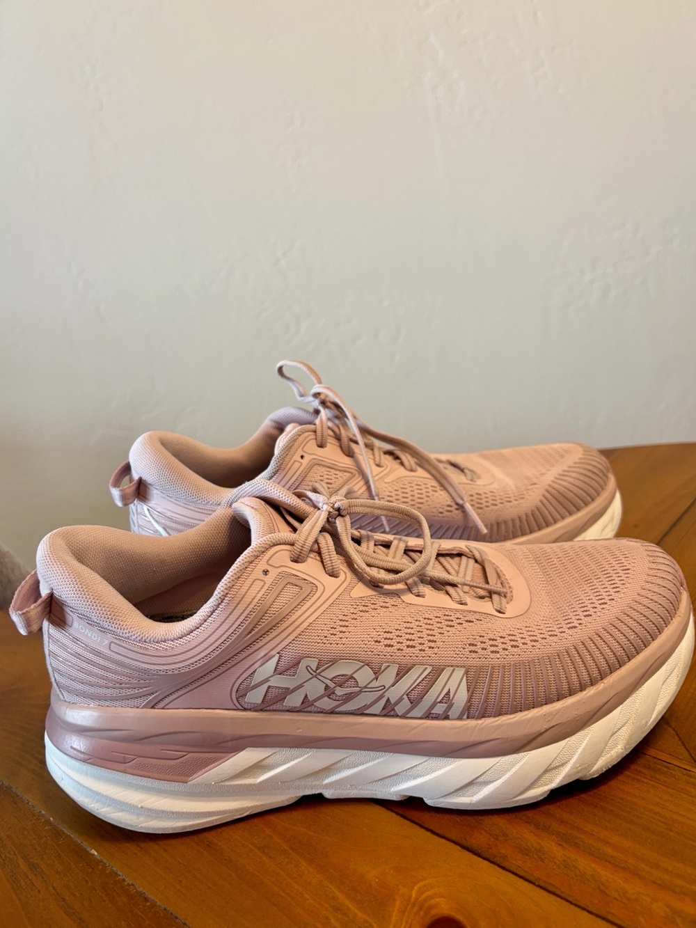 Hoka Women's Sz. 9 Bondi 7 - Picture 4 of 9